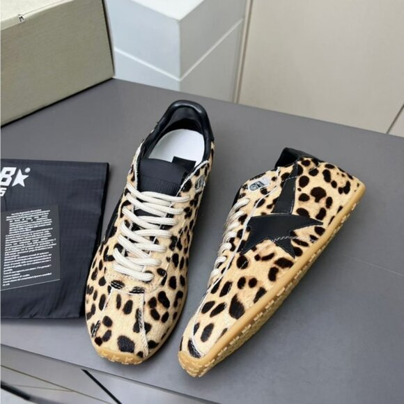 Golden Goose Leopard Sneakers with Black Star - Picture 3 of 5